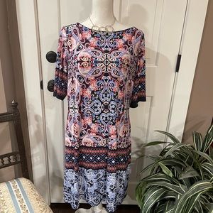 Cute summer dress with zipper in back. Super comfortable.